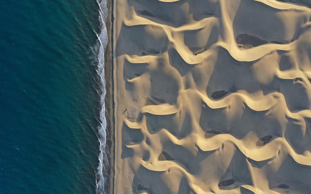 ¿Los polos opuestos se atraen? Lo que dice realmente la psicología sobre la compatibilidad